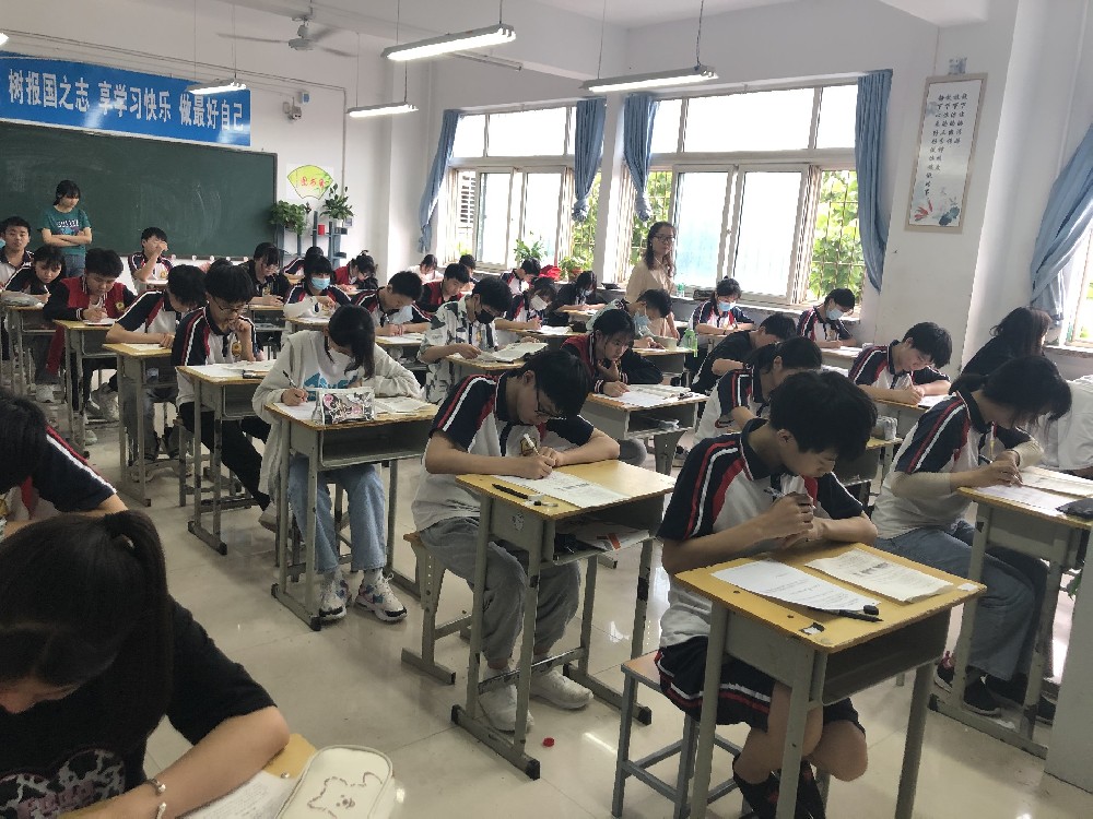 高考生，快来查收高校学生资助政策大礼包！