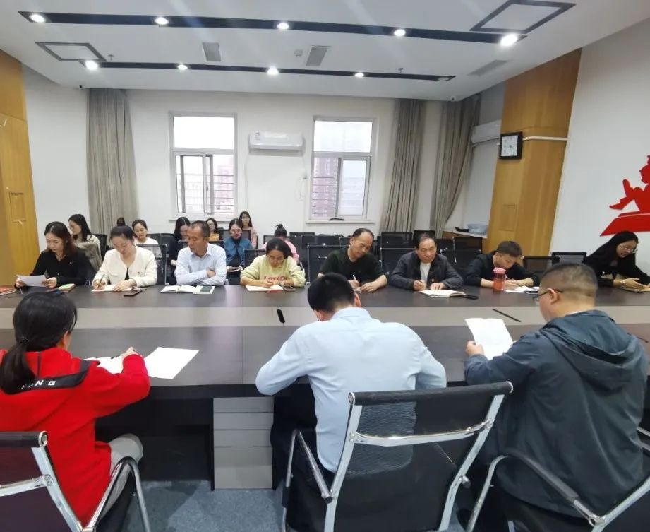 初心砥砺前行 誓词凝聚力量：中共郑州优胜实验中学支部开展主题党日活动