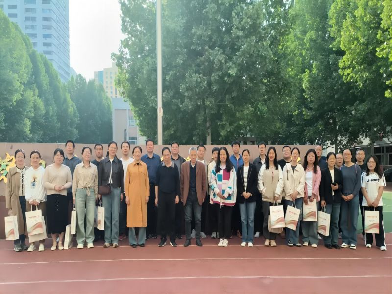 共研共进 深耕课堂：郑州市高中物理第四教研共同体教研会议在我校举行