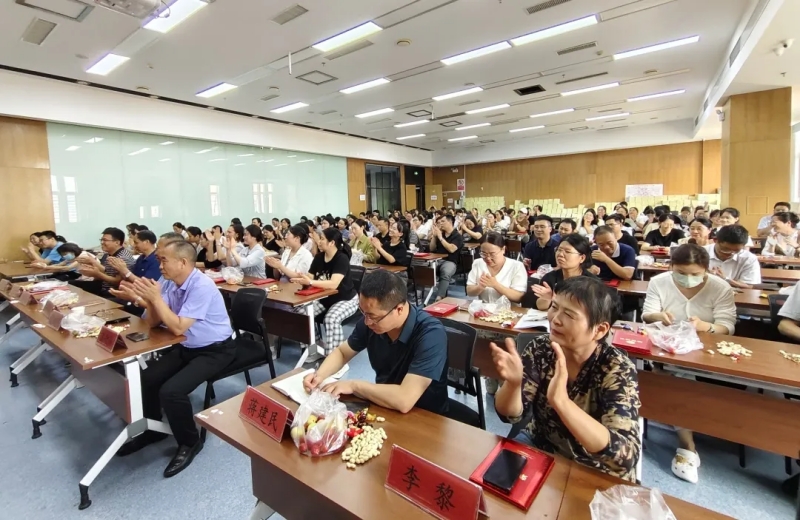 丹心育桃李 杏坛绽芳华：郑州优胜实验中学举行庆祝第四十个教师节暨教师表彰大会