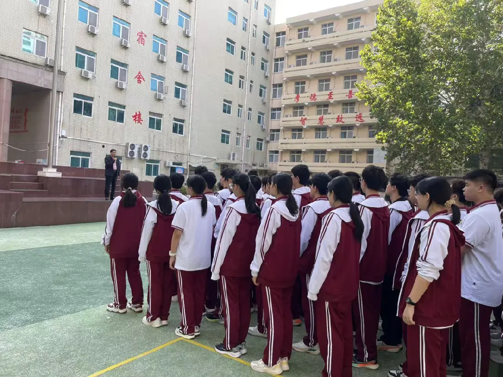 与时间赛跑 为生命护航——郑州优胜实验中学开展消防安全演练