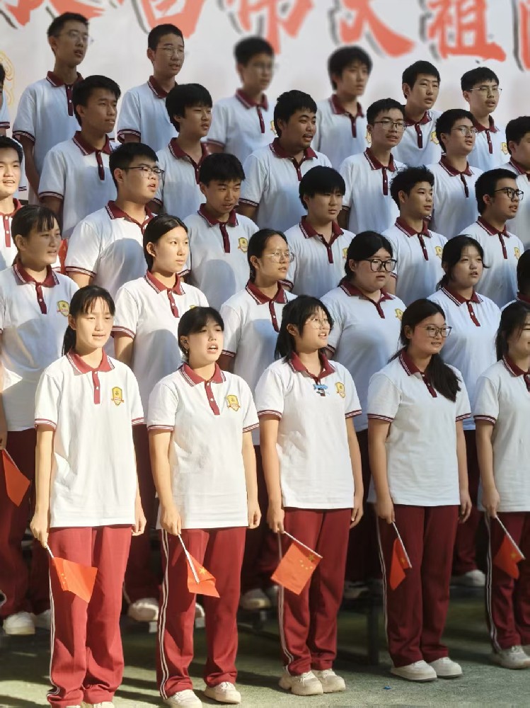 青春献礼祖国 歌声唱响未来 ——郑州优胜实验中学成功举办庆祝新中国成立76周年合唱比赛