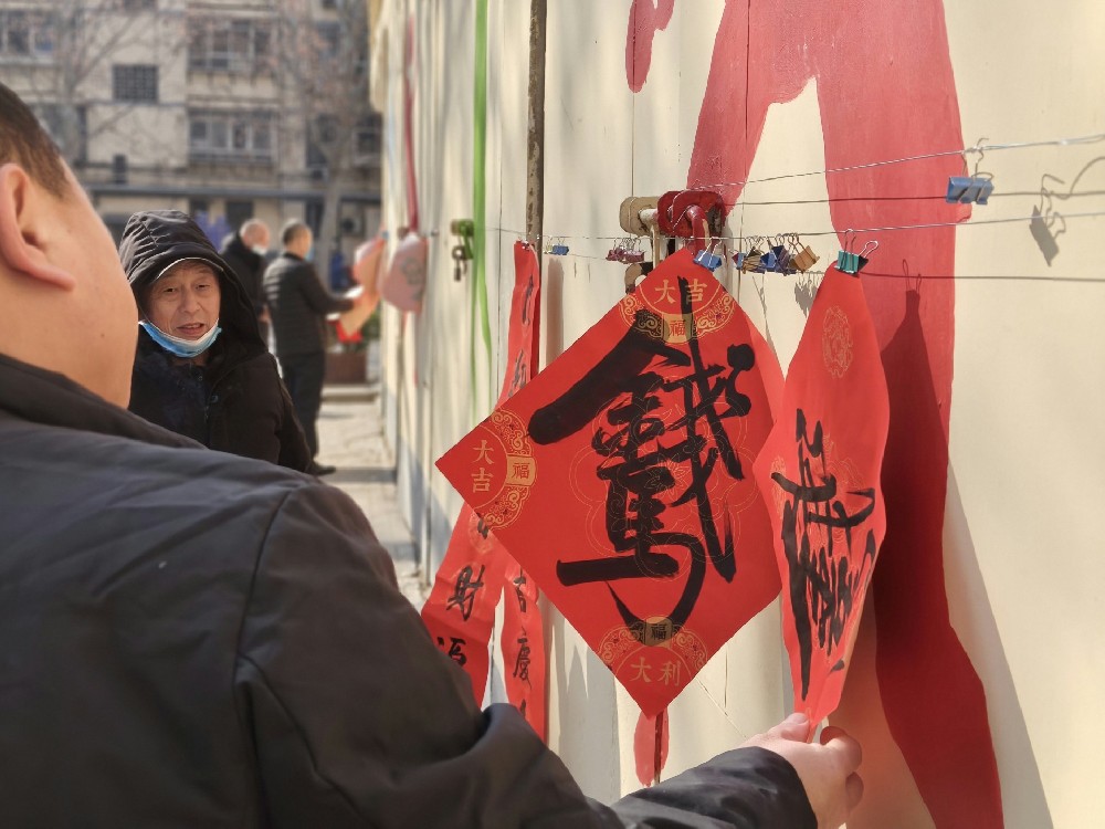 家校携手迎新春 同心共育启未来——我校举行期末家长会暨迎春送福活动